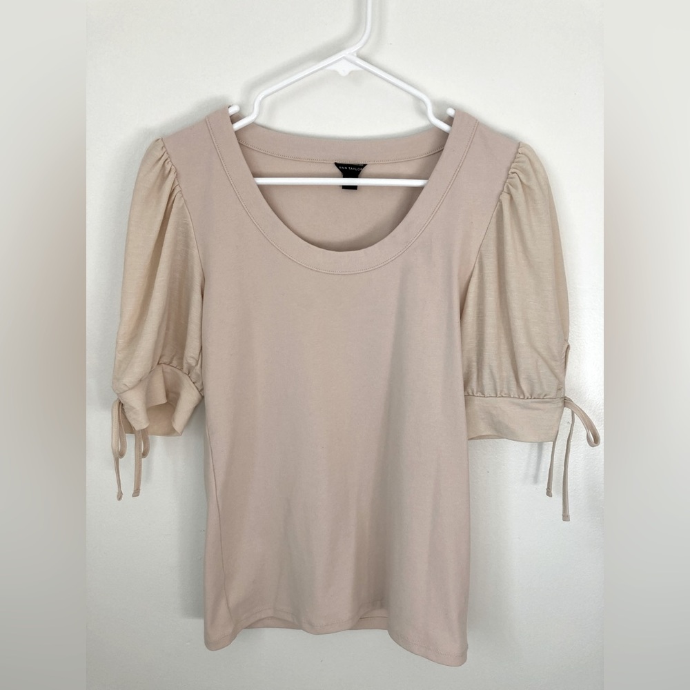 #137. 🆕 NWOT, Ann Taylor, Puff Sleeve Top, Size XS, Cream, (Women)